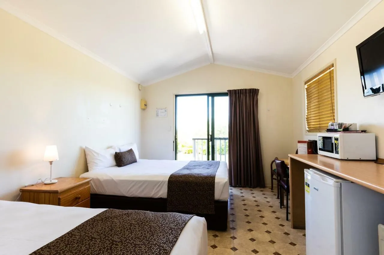 ***  Hotel Settlers Biloela Australia